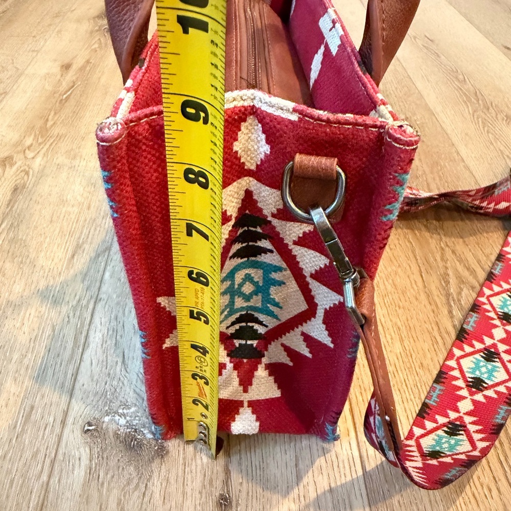 Wrangler Montana West western Aztec Red and Brown cross body tote - Picture 10 of 10